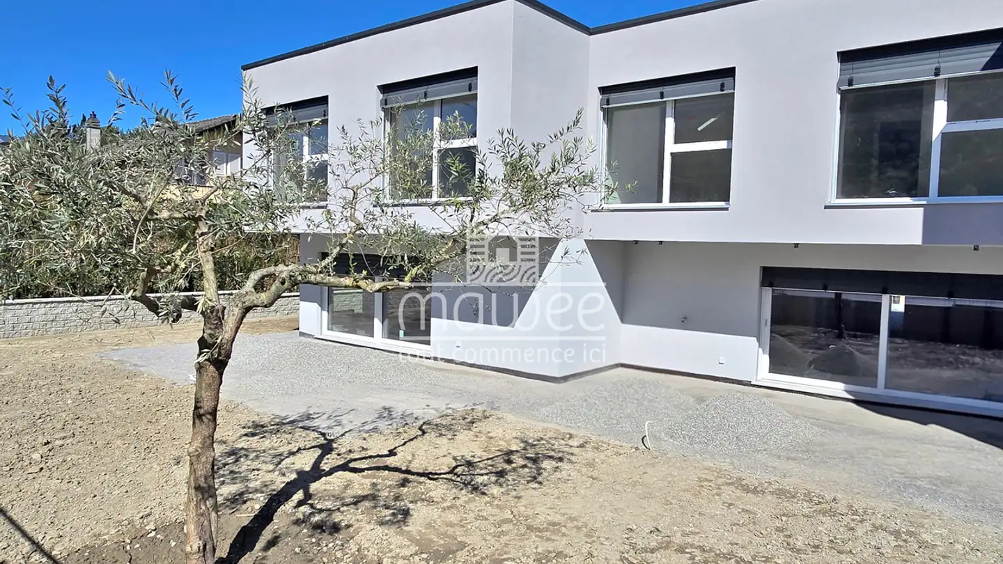 Row house for sale - 1868 Collombey