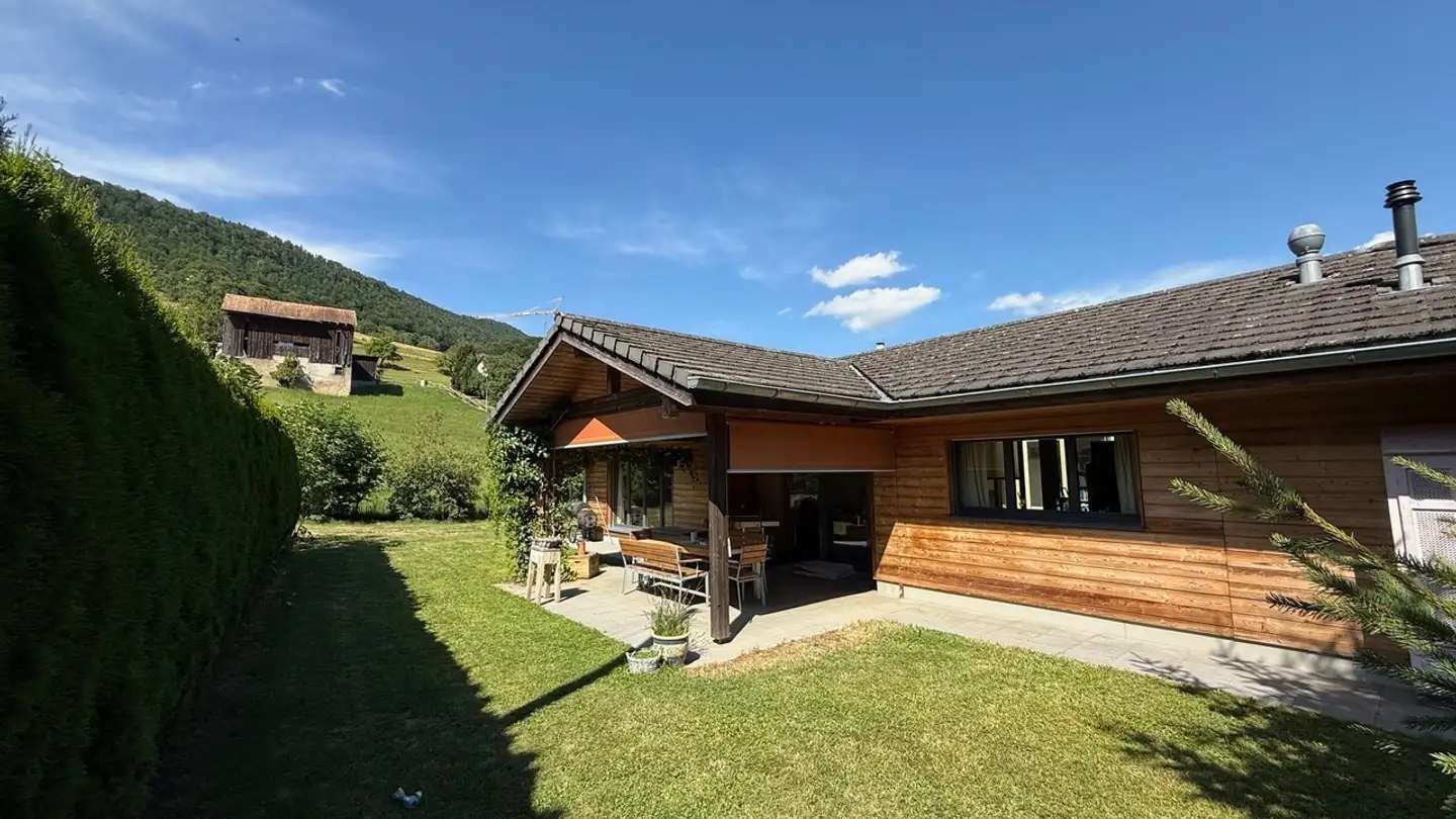 Single house for sale - 2742 Perrefitte - Photo 4