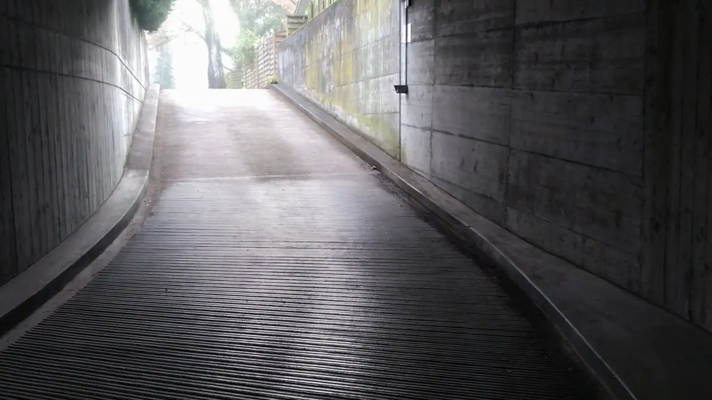 Parcheggio sotterraneo in affitto - Sunnetalstrasse 27, 8117 Fällanden - Foto 3