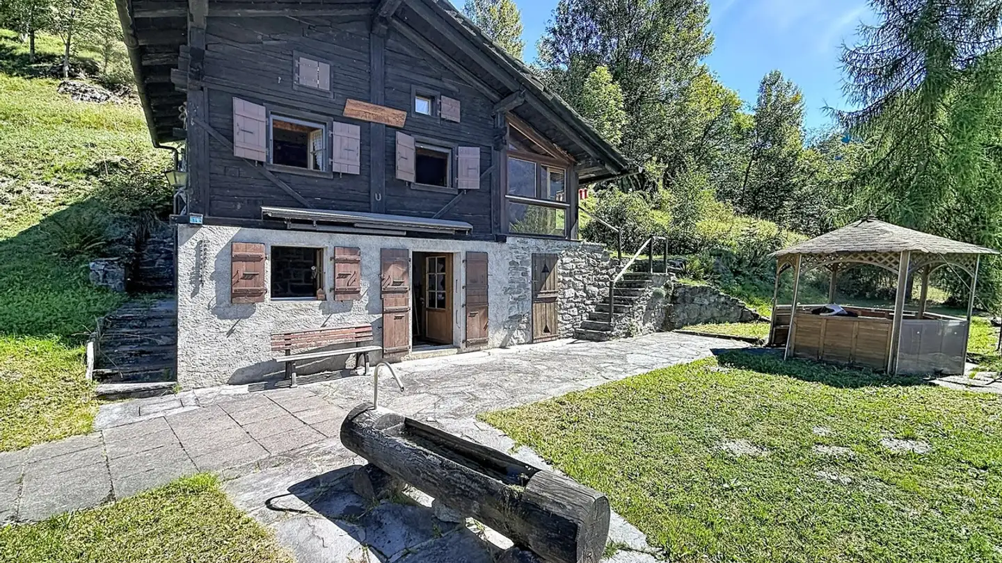 Chalet for sale - Route Des Planches 16, 1948 Lourtier - Photo 2