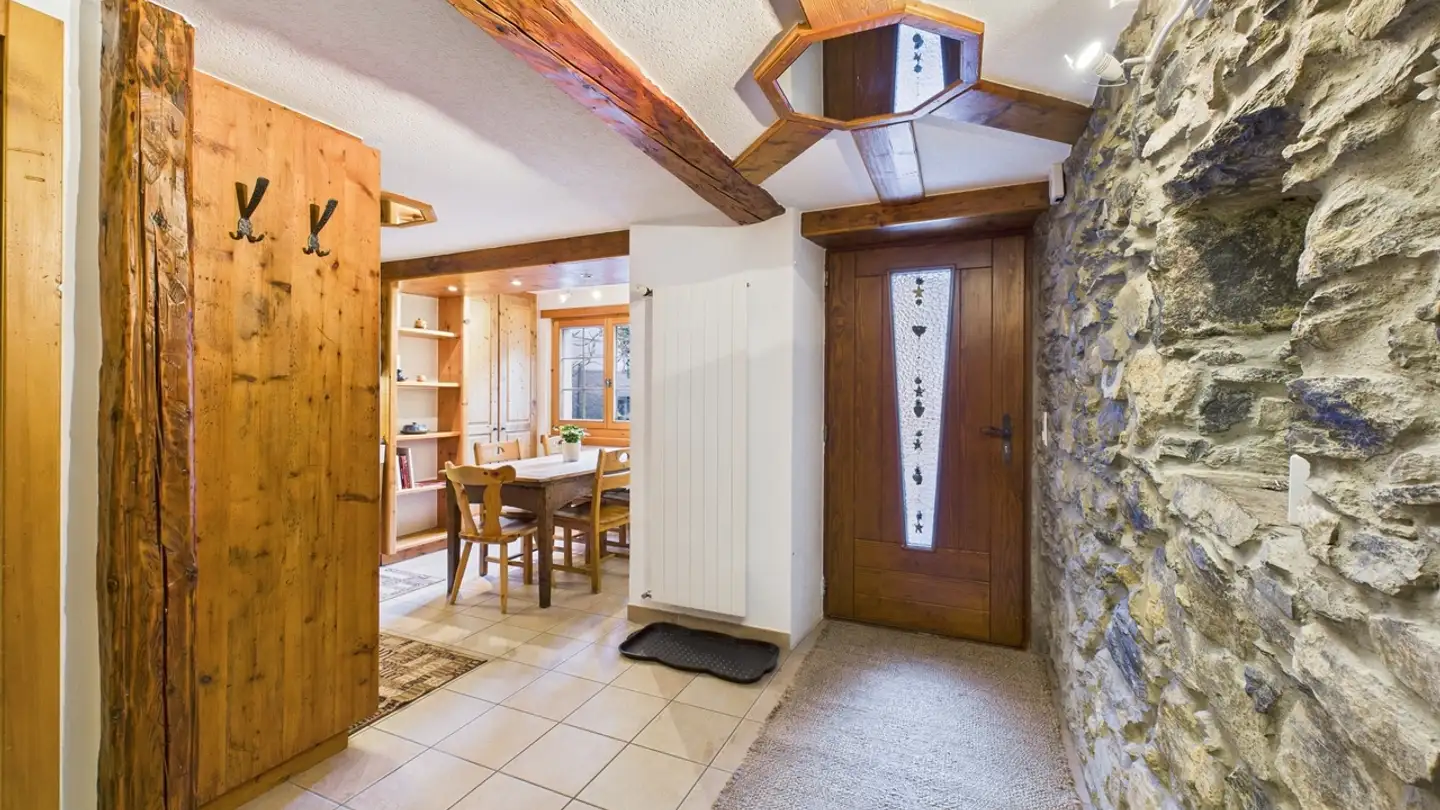Residential building for sale - 3966 Chalais