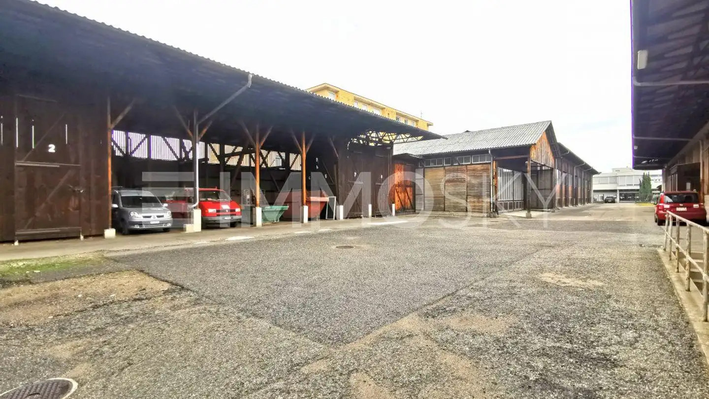 Mixed-use building for sale - 6828 Balerna