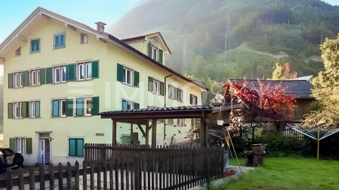 Residential building for sale - 8762 Schwanden GL