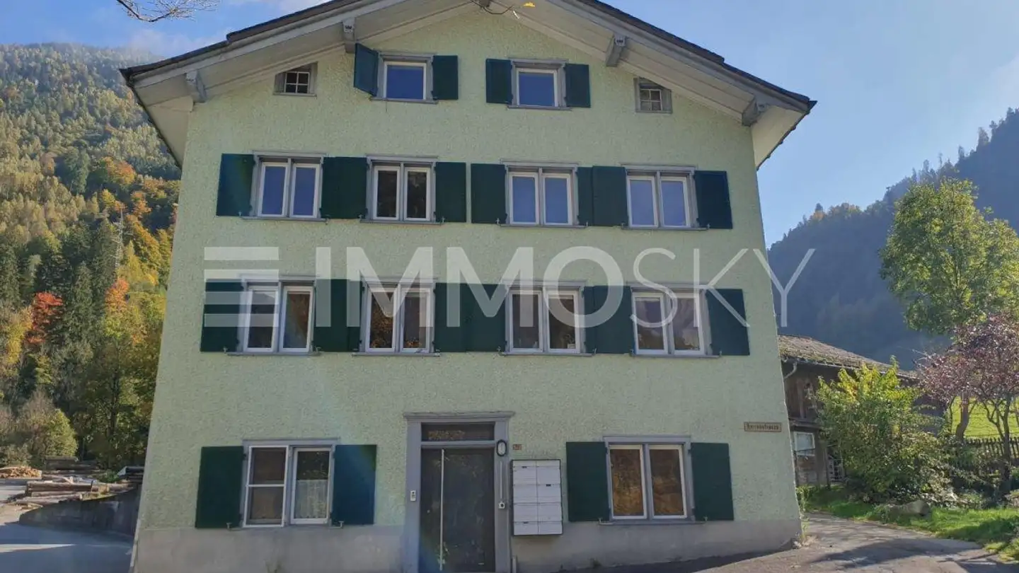 Residential building for sale - 8762 Schwanden GL