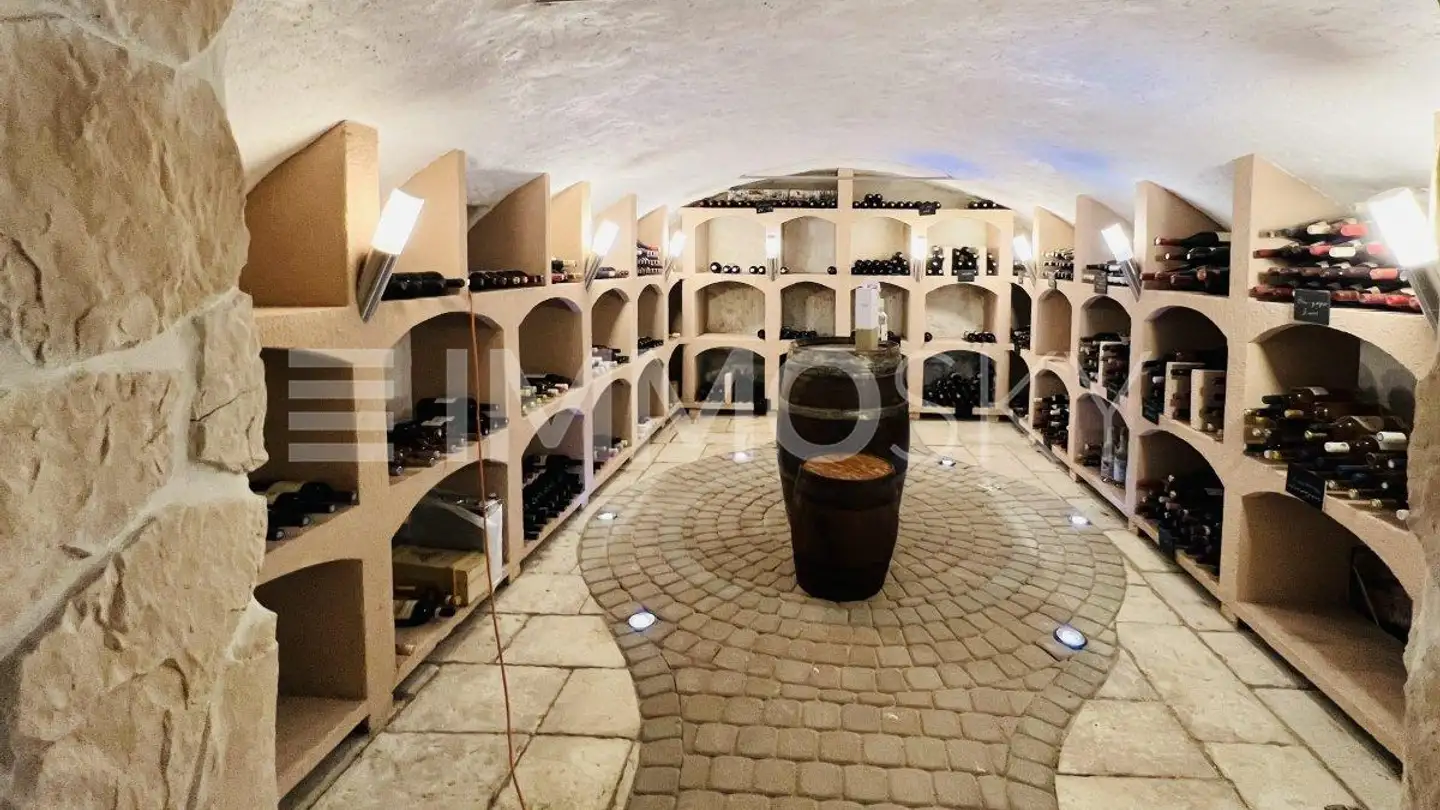 Edificio ad uso misto in vendita - 2738 Court - Photo 3