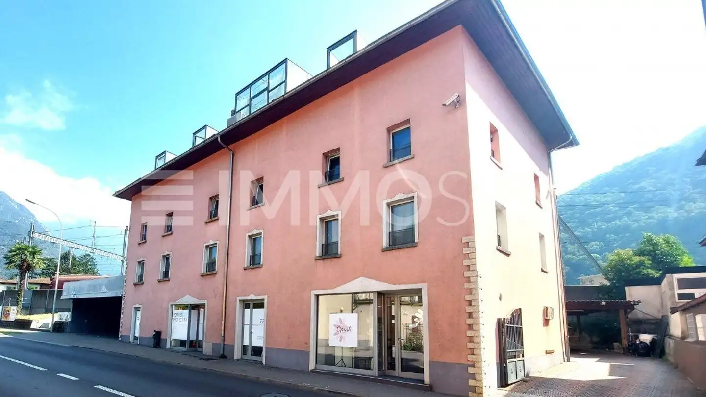 Mixed-use building for sale - 6517 Arbedo
