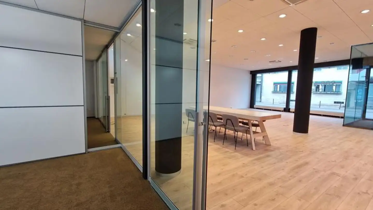 Gewerbe mieten - 2800 Delémont
