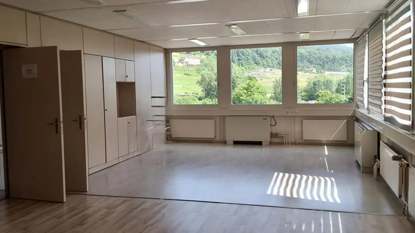 Bureau à louer - Route De Soleure 12, 2072 St-Blaise