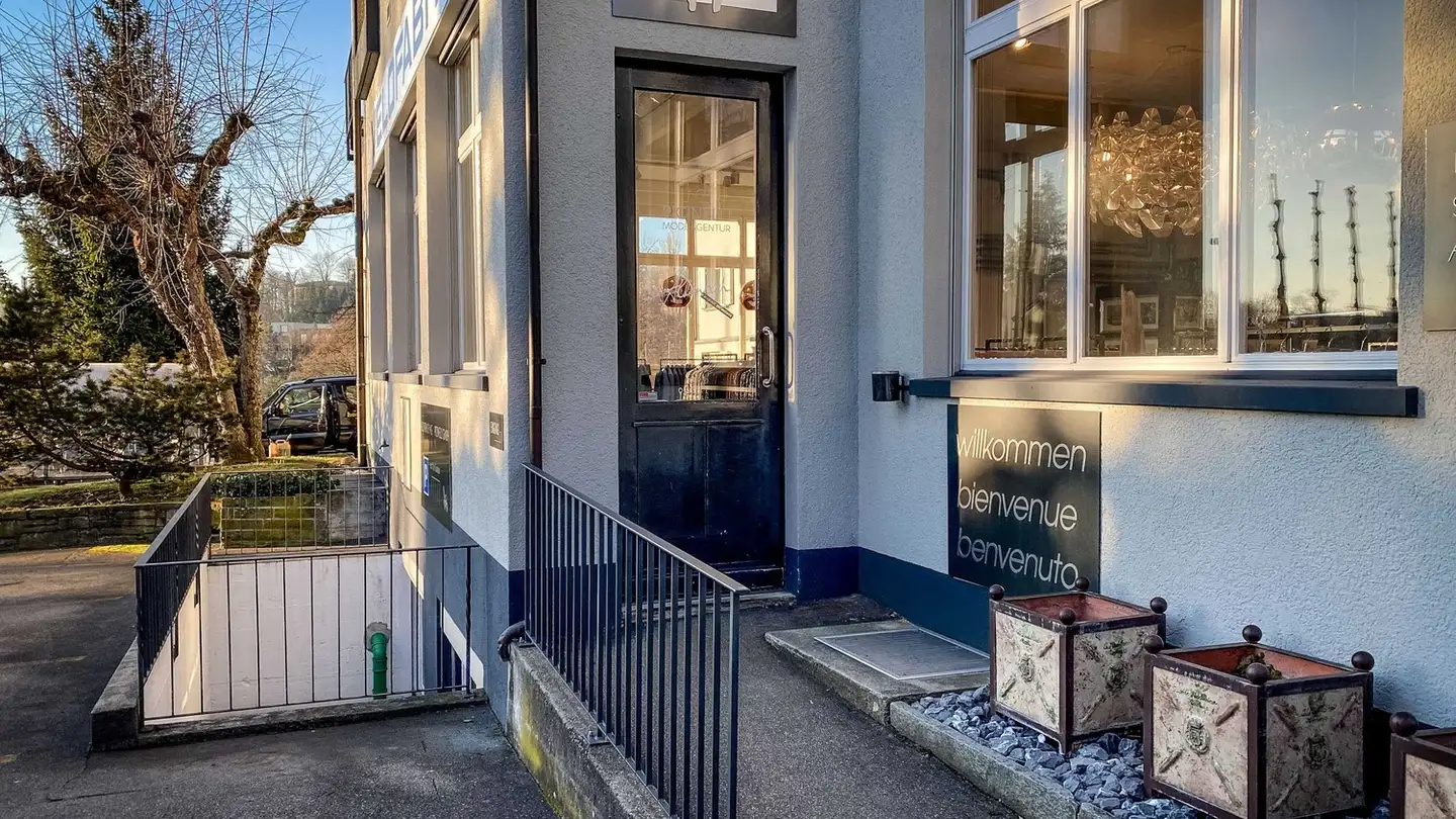 Commercial for rent - Ausserdorfstrasse 4c, 8052 Zürich