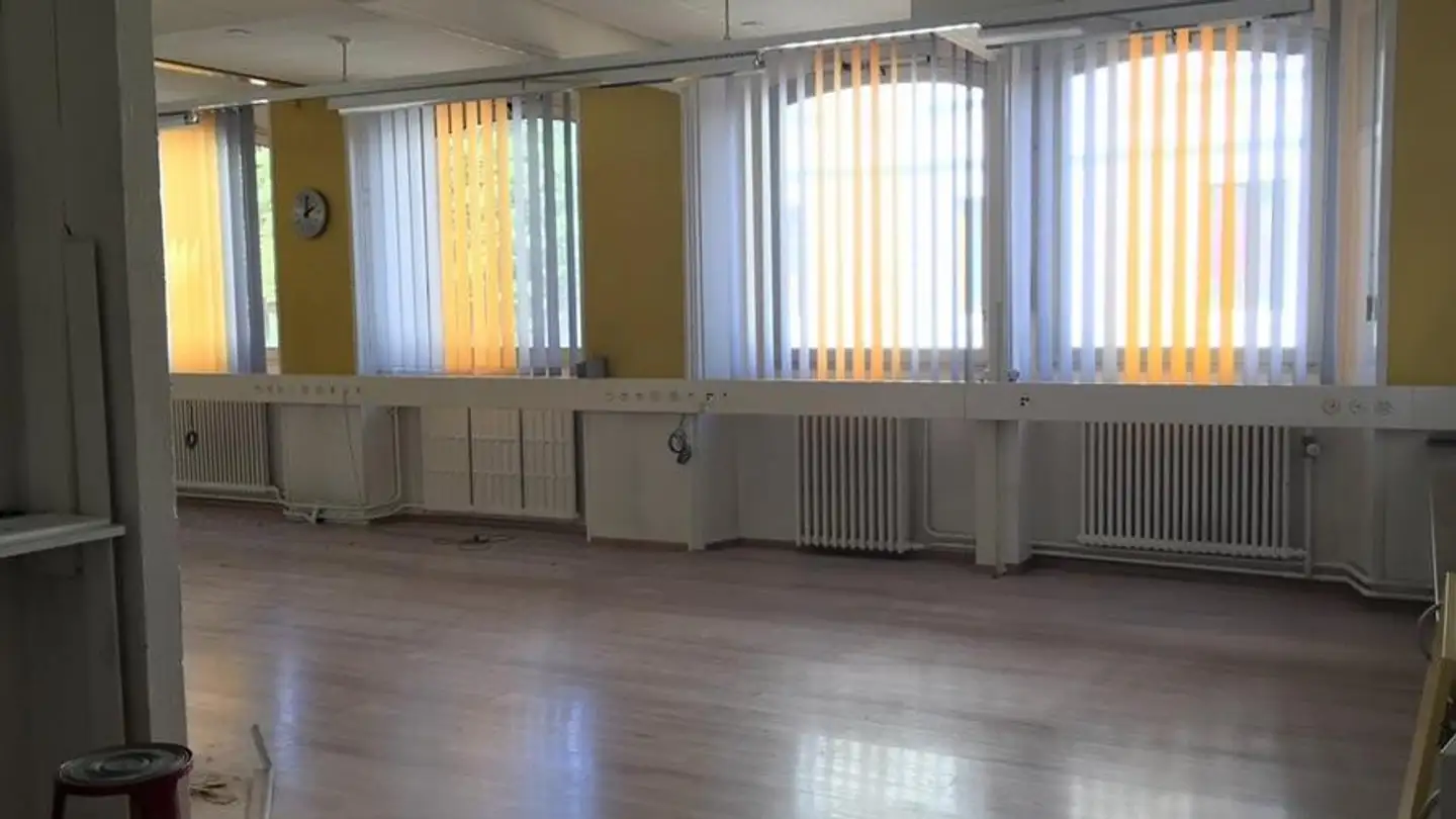 Commerciale in affitto - Rue du Doubs 83, 2300 La Chaux-de-Fonds