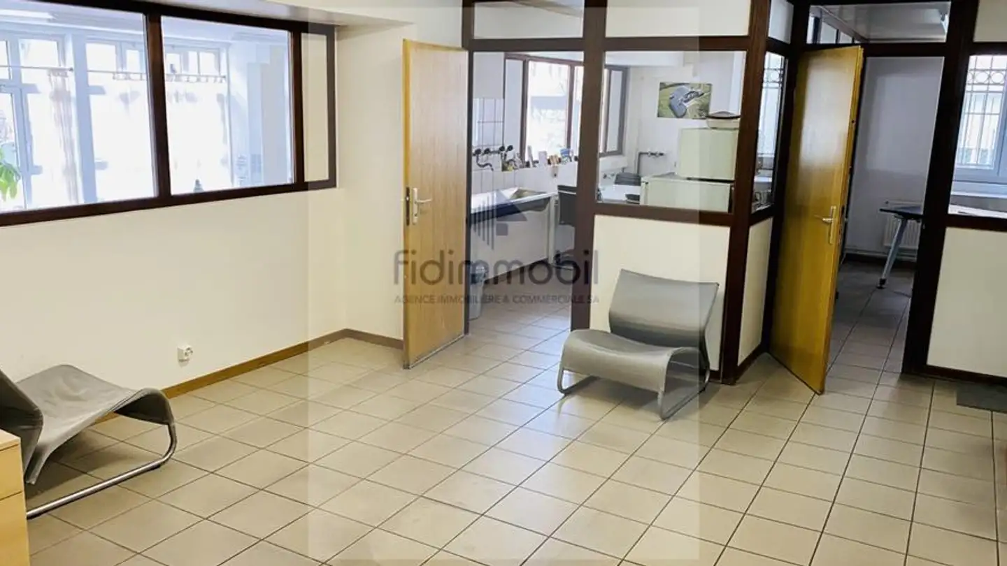 Commerciale in affitto - Rue Jardinière 107, 2300 La Chaux-de-Fonds