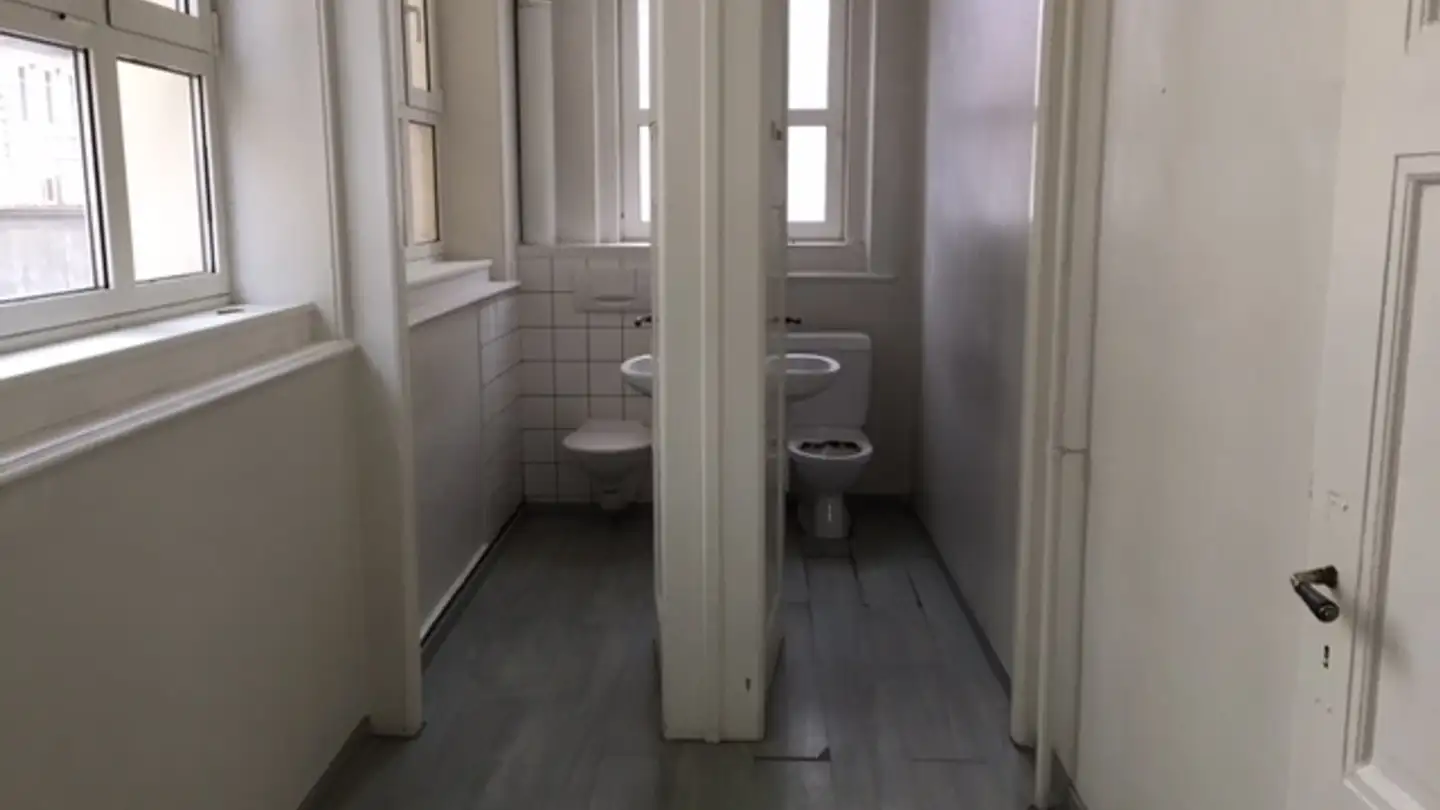 Commerciale in affitto - Rue Jardinière 107, 2300 La Chaux-de-Fonds - Foto 3