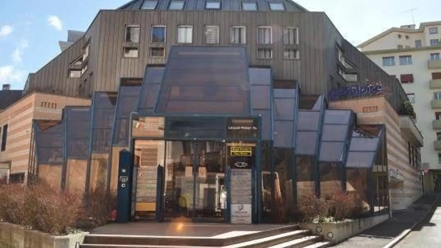 Commerciale in affitto - Avenue Léopold-Robert 11, 2300 La Chaux-de-Fonds