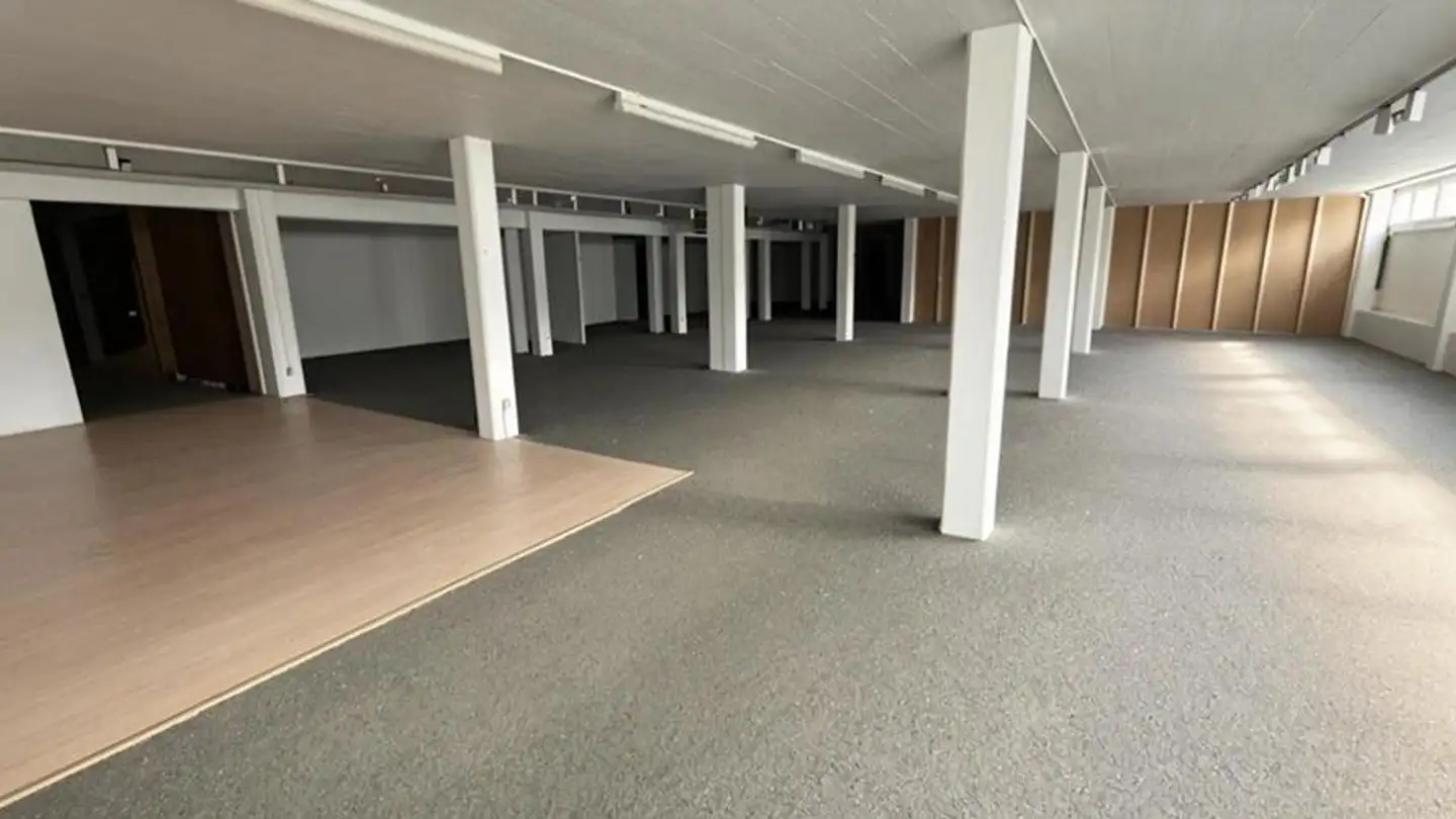 Bureau à louer - Rue des Crêtets 130, 2300 La Chaux-de-Fonds - Photo 4