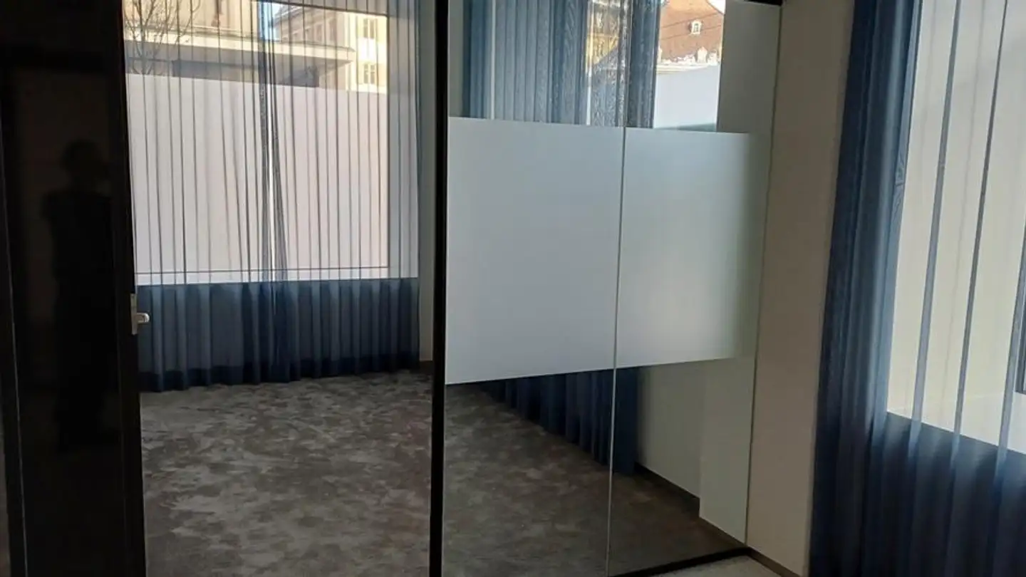 Commerciale in affitto - Avenue Léopold-Robert 12, 2300 La Chaux-de-Fonds