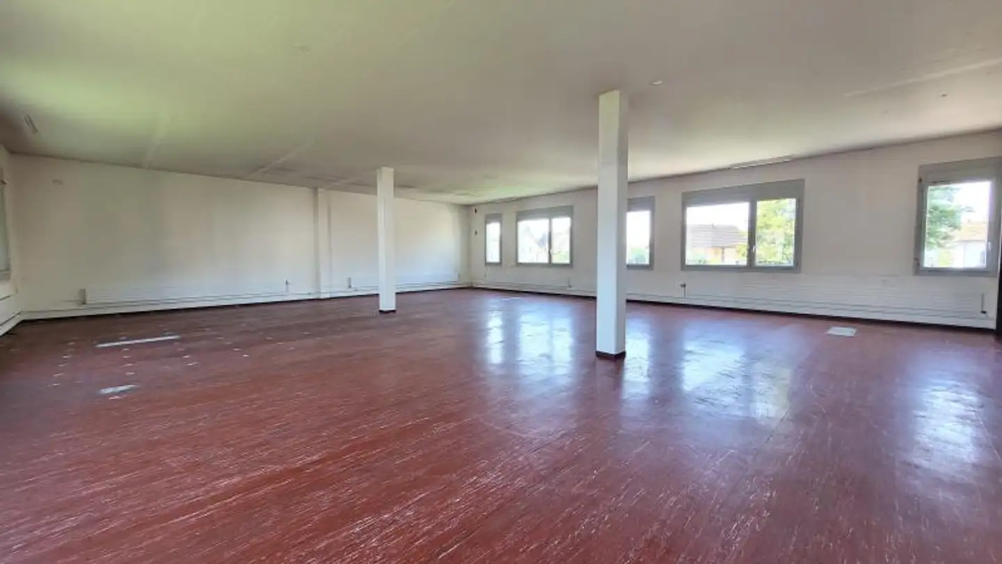 Commercial à louer - Alte Zihlstrasse 4, 8340 Hinwil - Photo 2