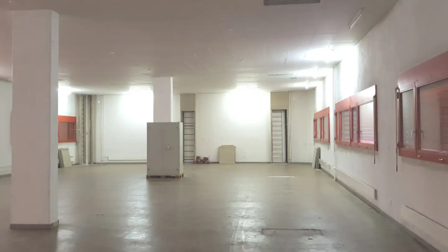 Commercial à louer - Feldstrasse 41, 8902 Urdorf
