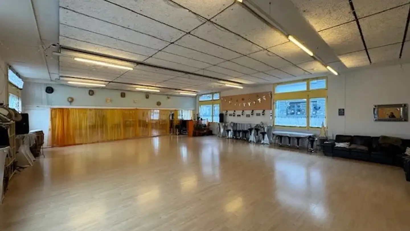 Commercial à louer - Alte Bernstrasse 127, 3613 Steffisburg