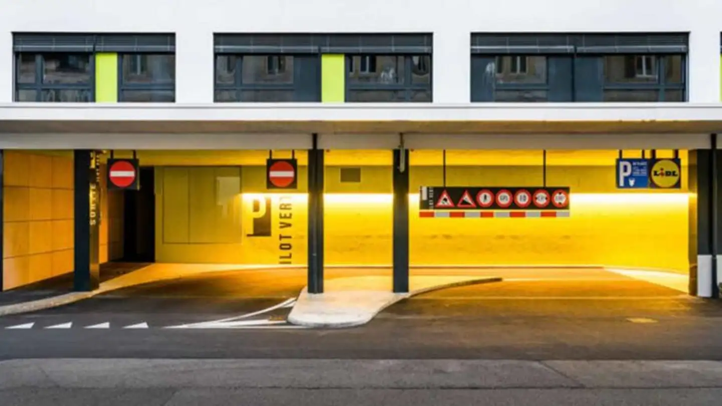 Magasin à louer - 2300 La Chaux-de-Fonds - Photo 4