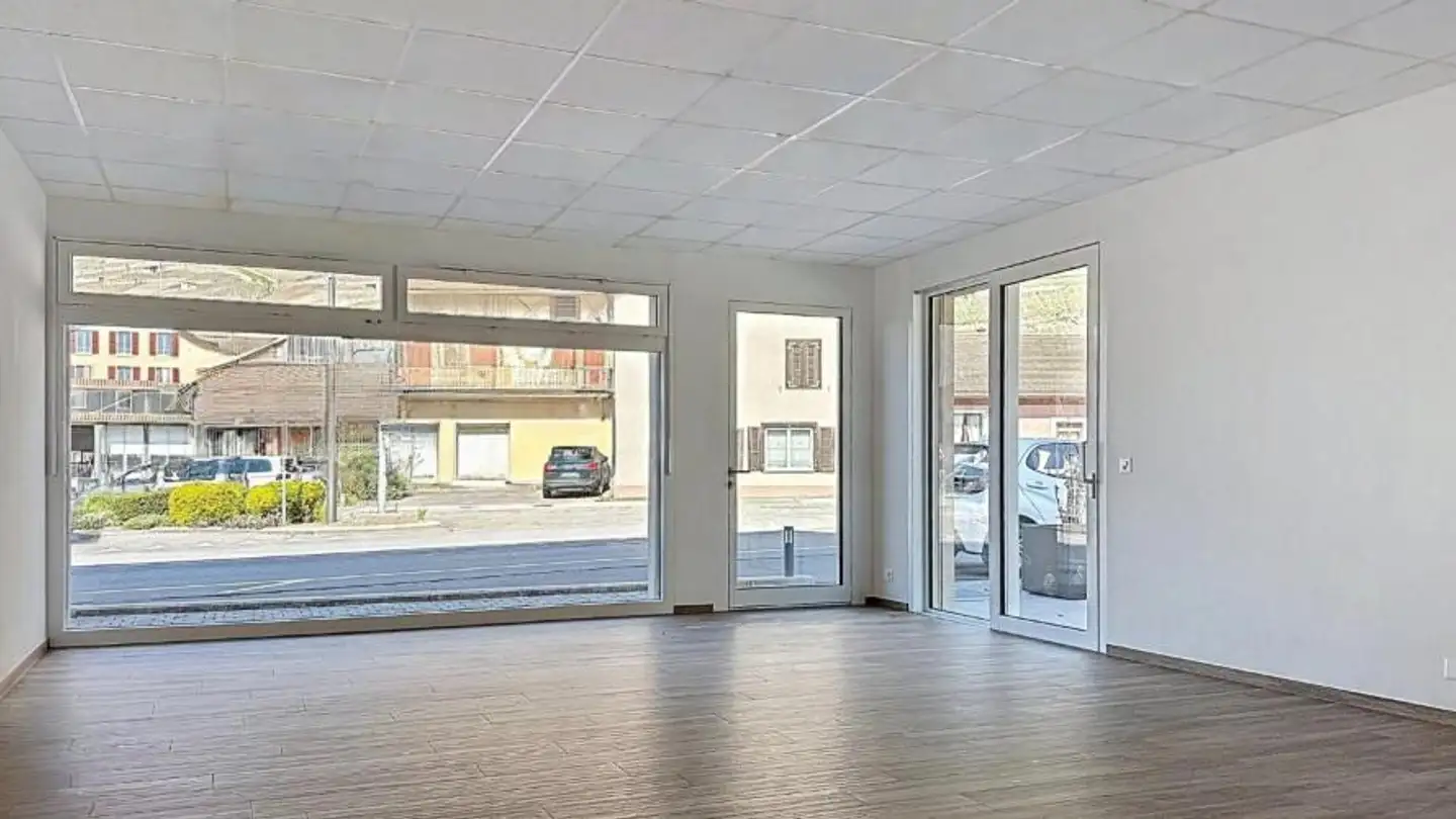 Commercial for rent - 1860 Aigle - Photo 2