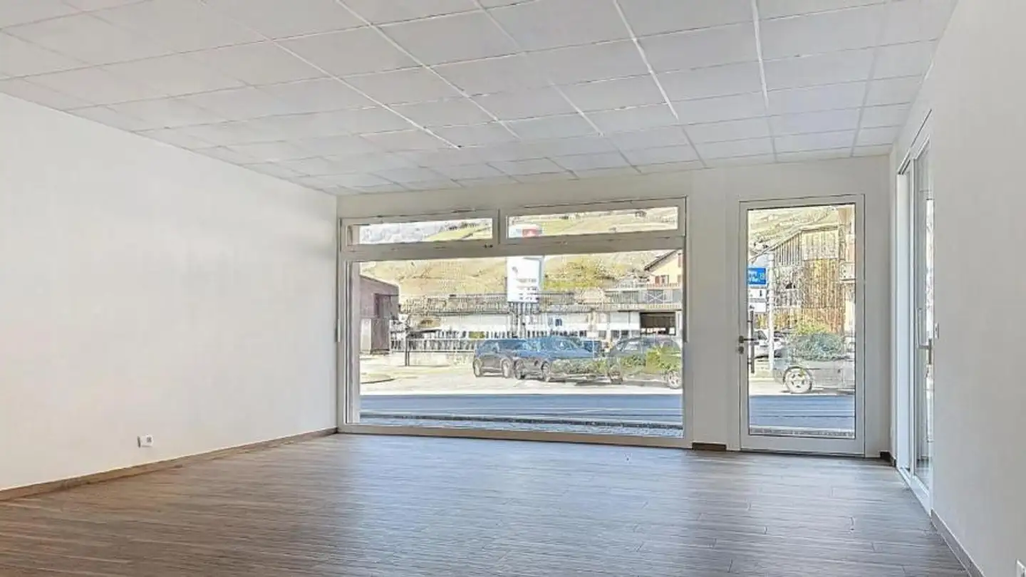Commercial for rent - 1860 Aigle - Photo 3