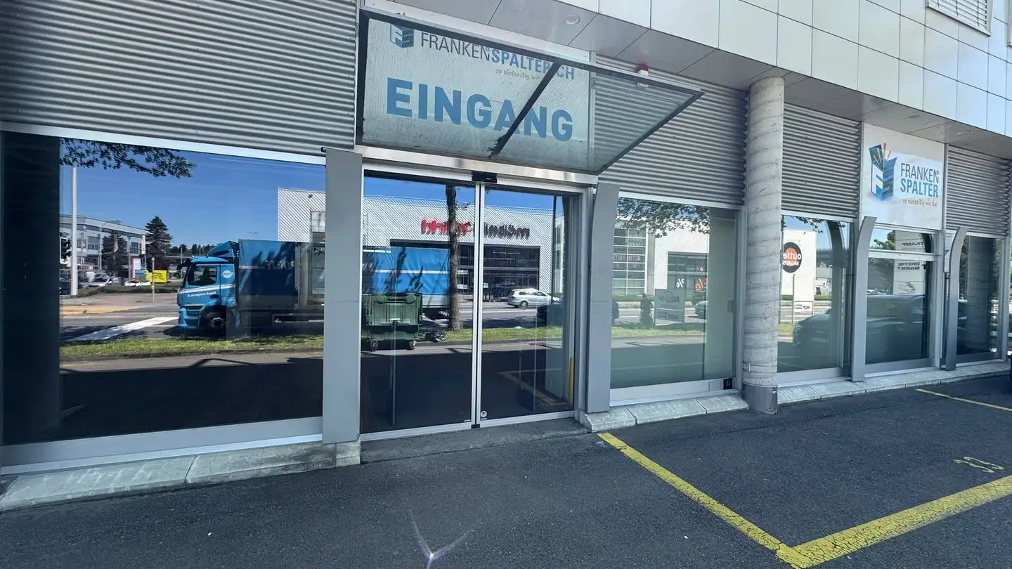 Magasin à louer - Pilatusstrasse 2, 6036 Dierikon - Photo 2