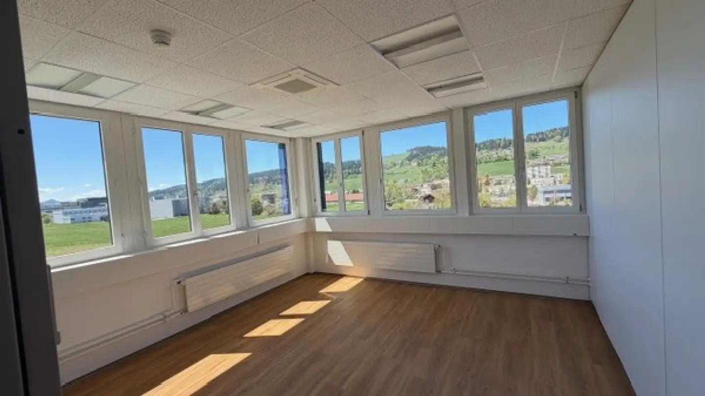 Spazio ufficio in affitto - Chemin De La Combeta 5, 2300 La Chaux-de-Fonds - Foto 3