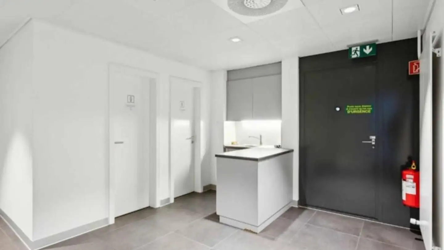 Shop for rent - 2034 Peseux - Photo 2