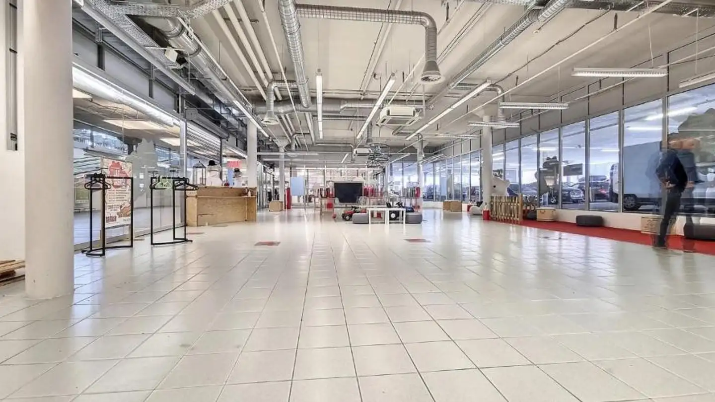 Shop for rent - Route Cantonale 4, 1964 Conthey