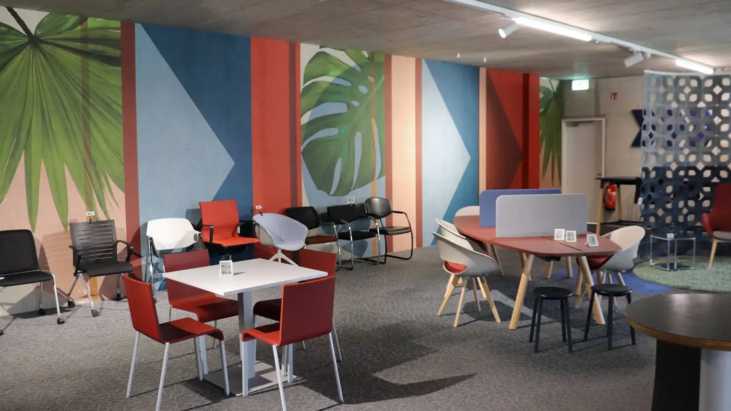 Commercial à louer - Allmendstrasse 2, 8105 Regensdorf