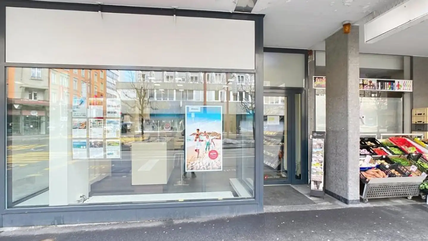 Commerciale in affitto - Avenue Léopold-Robert 57, 2300 La Chaux-de-Fonds