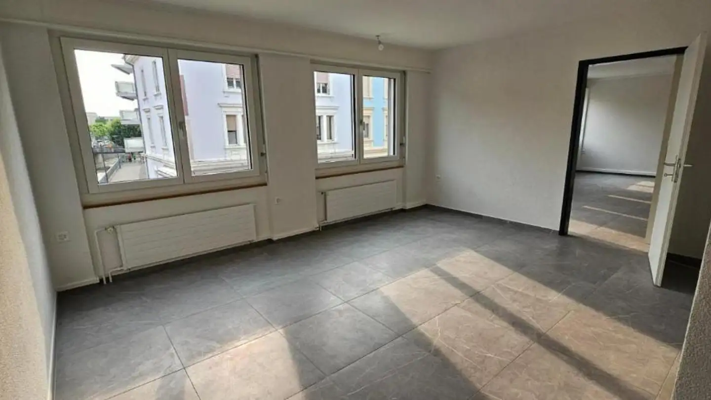 Gewerbe mieten - Avenue De La Gare 49, 2800 Delémont - Foto 2