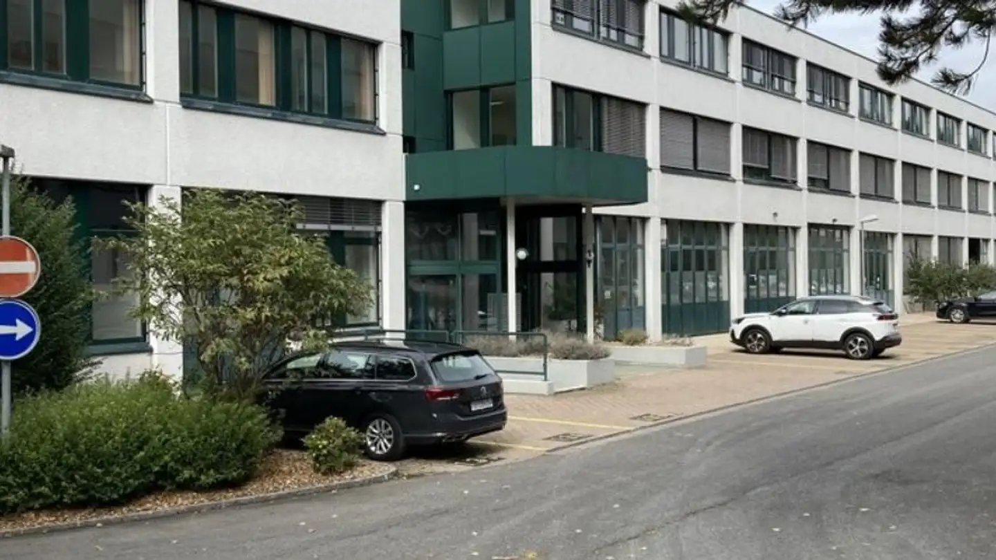 Commerciale in affitto - Rue Du Collège 92, 2300 La Chaux-de-Fonds