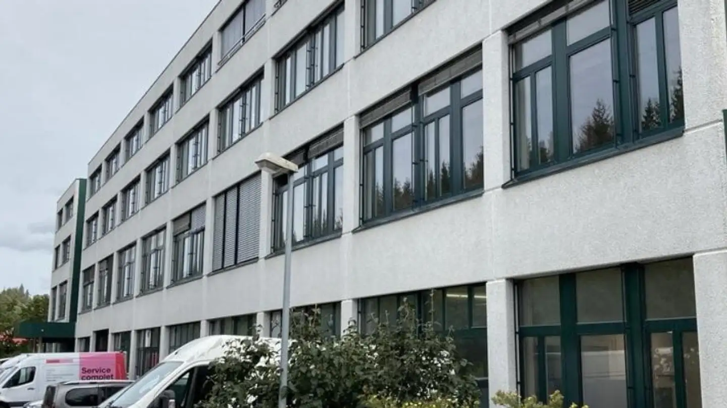 Commerciale in affitto - Rue Du Collège 92, 2300 La Chaux-de-Fonds