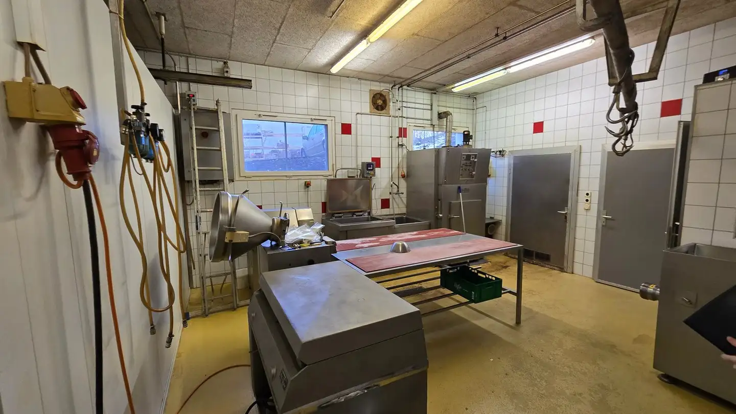 Commercial à louer - Mühlemattstrasse 39, 3178 Bösingen