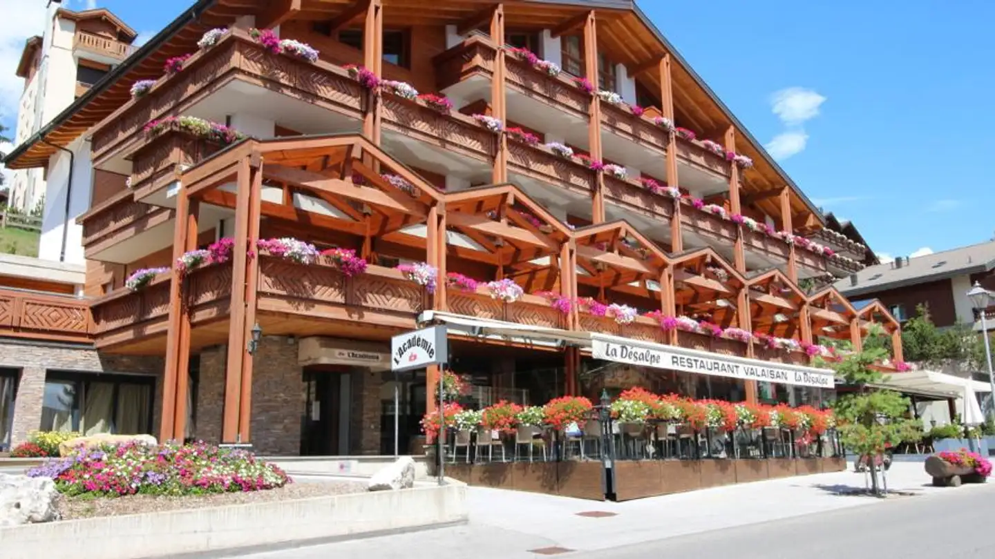 Restaurant for rent - Rue Du Pas De L'ours, 3963 Crans-Montana