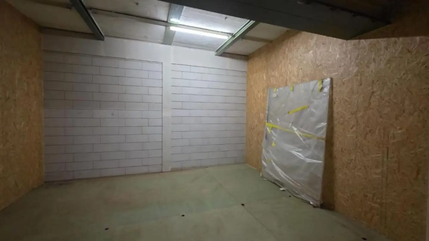 Storage space for rent - Rue Du Parc 141, 2300 La Chaux-de-Fonds