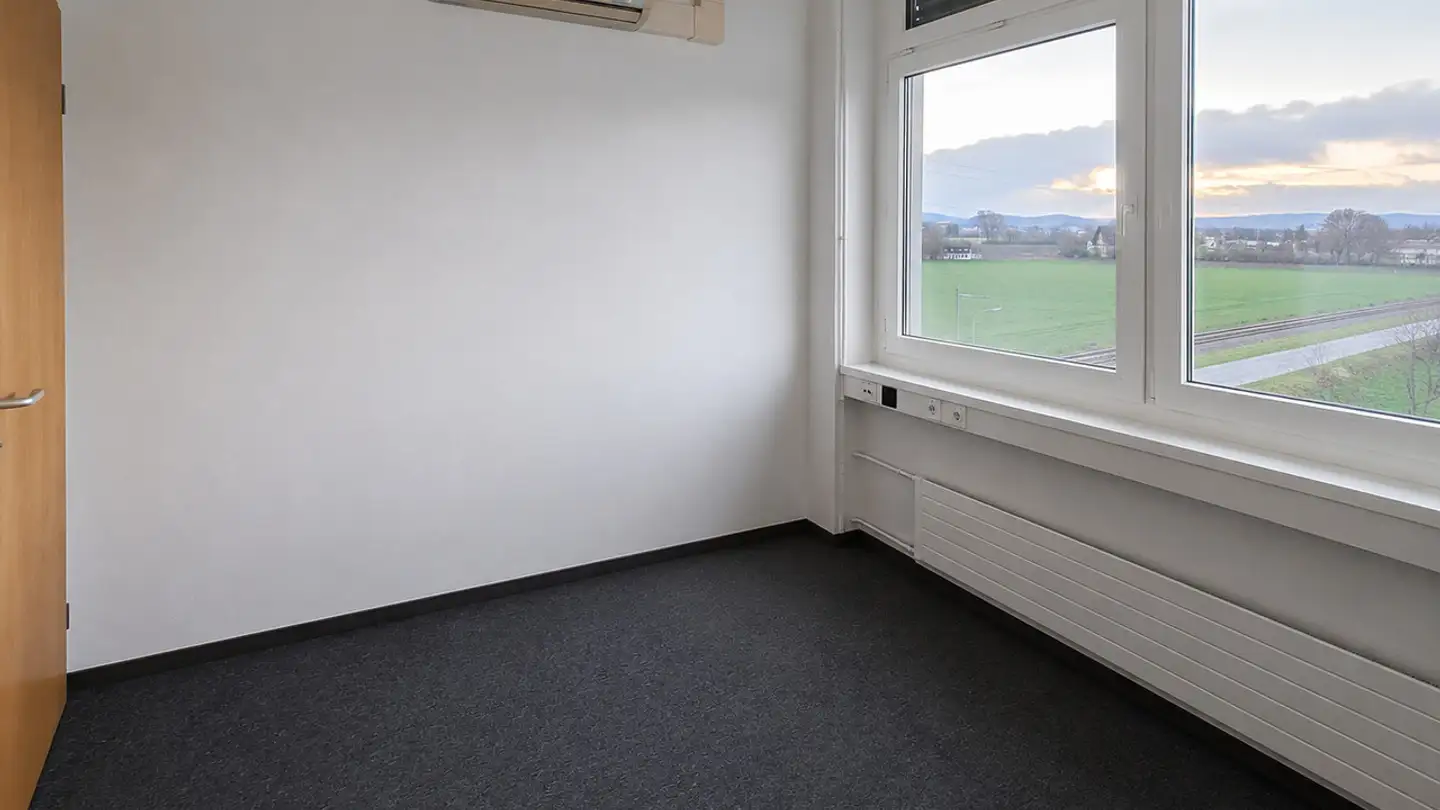 Office space for rent - Bahnstrasse 102, 8105 Regensdorf - Photo 2