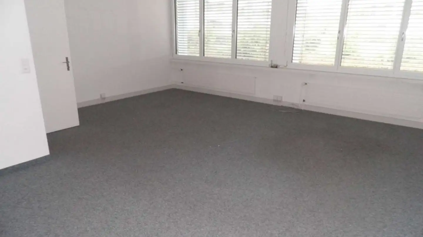 Office space for rent - Zugerstrasse 49, 6330 Cham - Photo 2