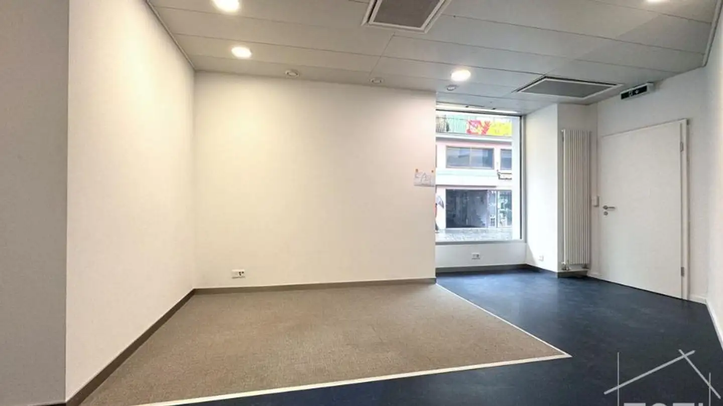 Commercial for rent - Avenue De La Gare 8, 1870 Monthey - Photo 4