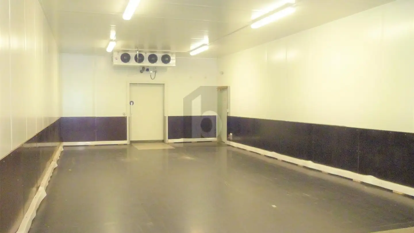 Storage space for rent - 1432 Gressy - Photo 3