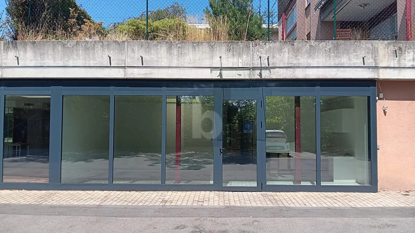Office space for rent - 1073 Savigny