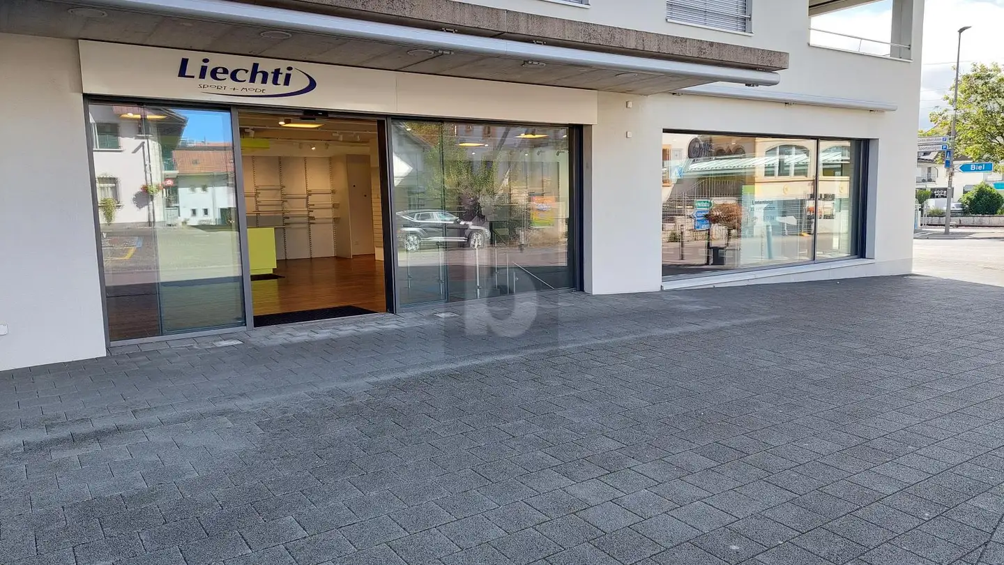Negozio in affitto - 3232 Ins