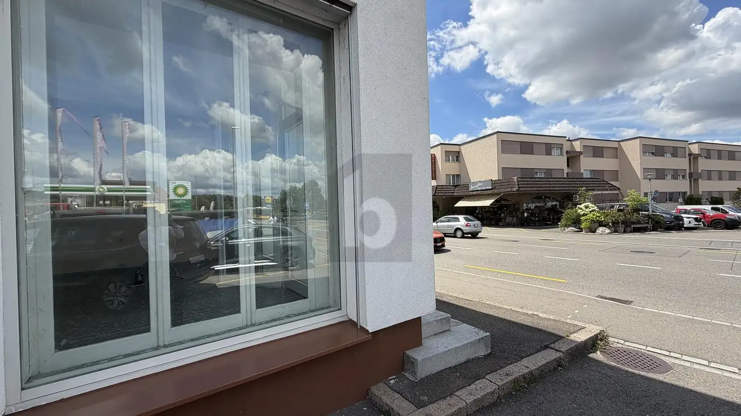 Shop for rent - 8302 Kloten - Photo 2