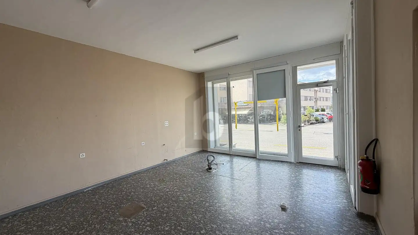 Shop for rent - 8302 Kloten - Photo 3