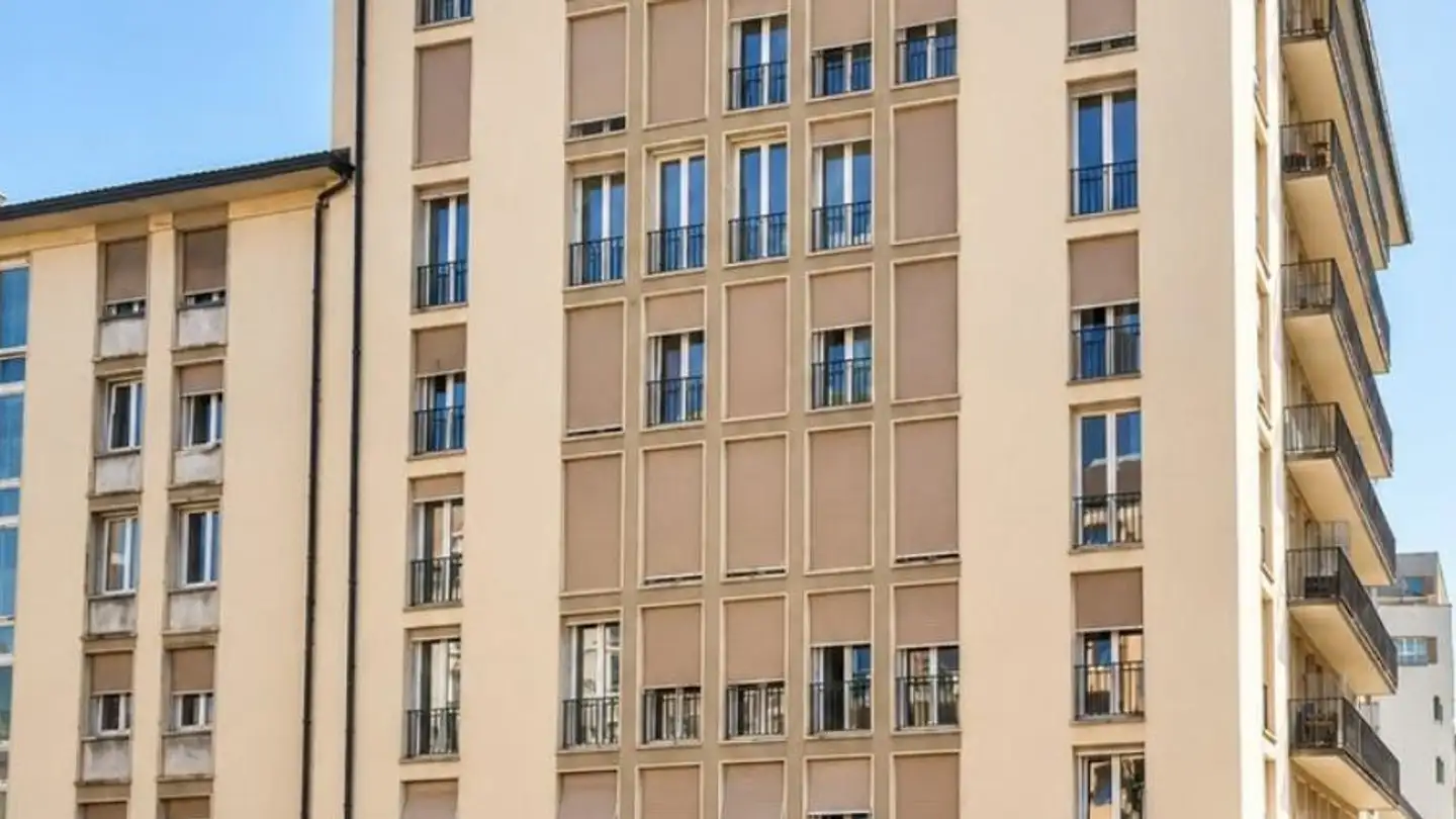 Commerciale in affitto - Avenue Léopold-Robert 83, 2300 La Chaux-de-Fonds