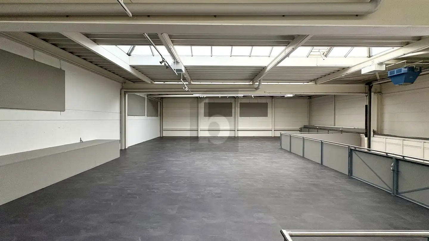 Commercial for rent - 8852 Altendorf - Photo 3