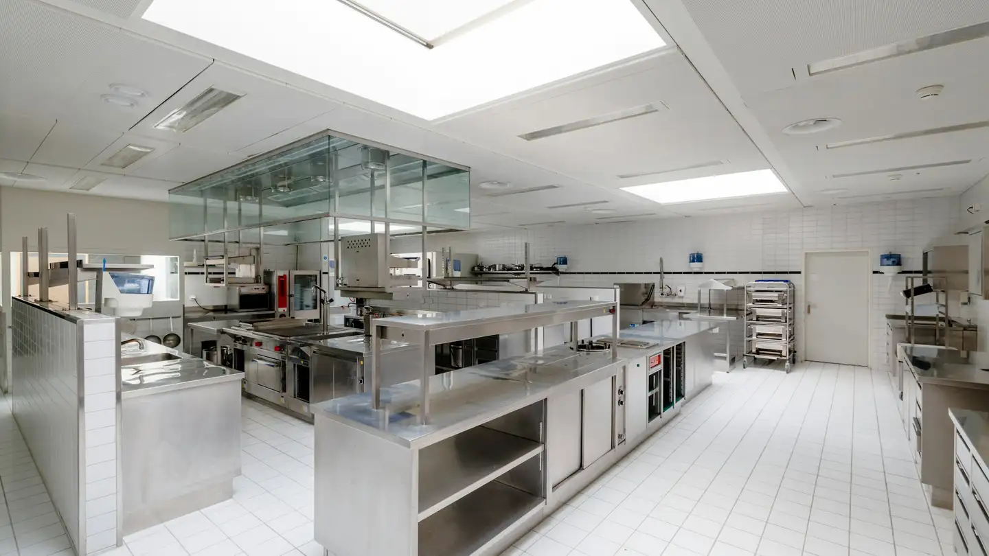 Commercial for rent - Bachtobelstrasse 1, 8810 Horgen