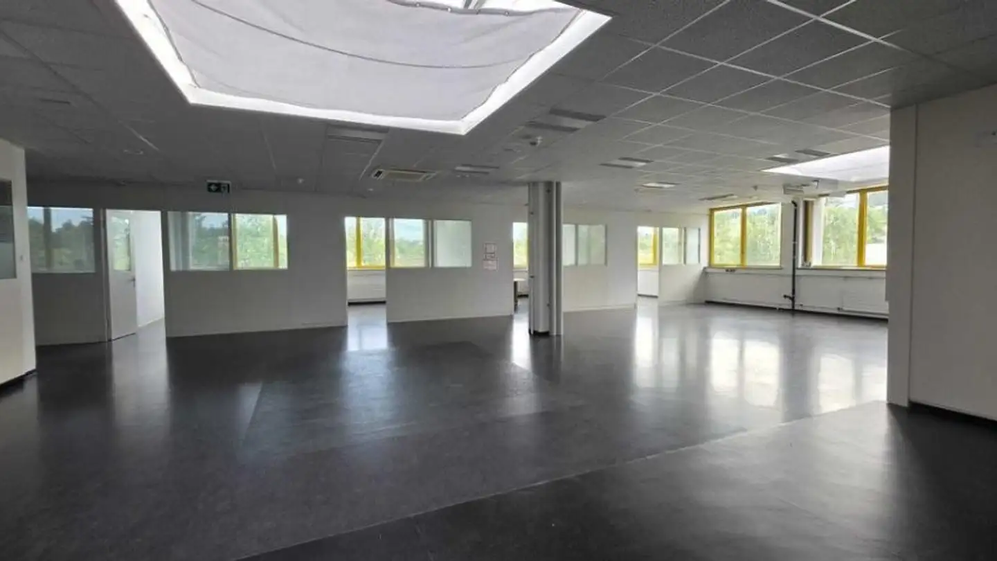 Commercial à louer - Rue De L'hôtel-De-Ville 101, 2300 La Chaux-de-Fonds - Photo 2