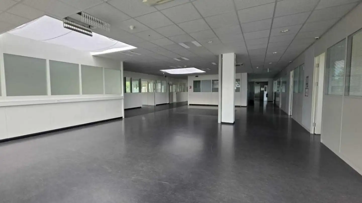 Commercial à louer - Rue De L'hôtel-De-Ville 101, 2300 La Chaux-de-Fonds - Photo 3